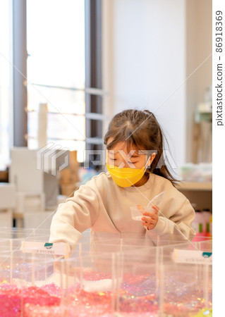 兒童女孩科學實驗生活方式 86918369