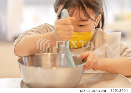 兒童女孩科學實驗生活方式 86918404