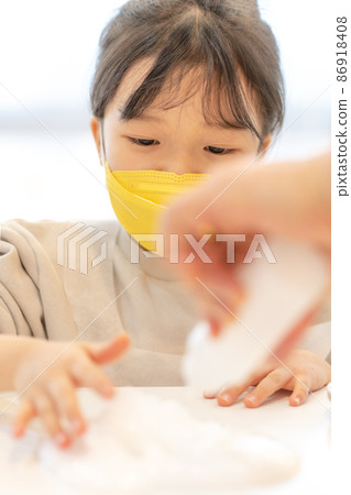 兒童女孩科學實驗生活方式 86918408