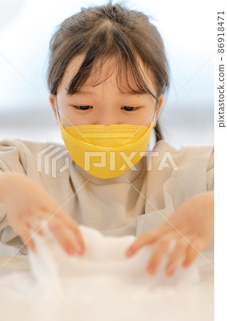 child girl science experiment lifestyle child girl science experiment lifestyle 86918471