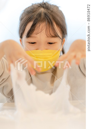 child girl science experiment lifestyle child girl science experiment lifestyle 86918472