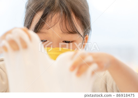 child girl science experiment lifestyle child girl science experiment lifestyle 86918475