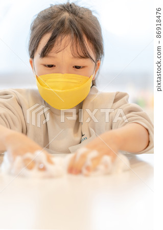 child girl science experiment lifestyle child girl science experiment lifestyle 86918476