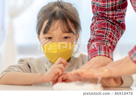 child girl science experiment lifestyle child girl science experiment lifestyle 86918478