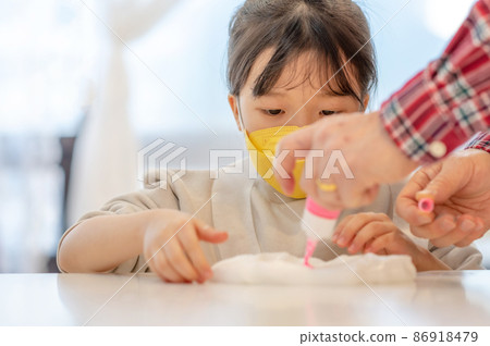 child girl science experiment lifestyle child girl science experiment lifestyle 86918479