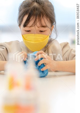 child girl science experiment lifestyle child girl science experiment lifestyle 86918487