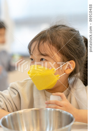 兒童女孩科學實驗生活方式 86918488