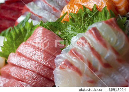 什錦新鮮美味的生魚片 86918934