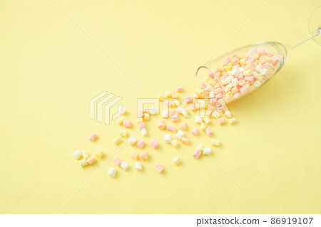 Marshmallow and champagne glass | White Day image Marshmallow and champagne glass | White Day image 86919107