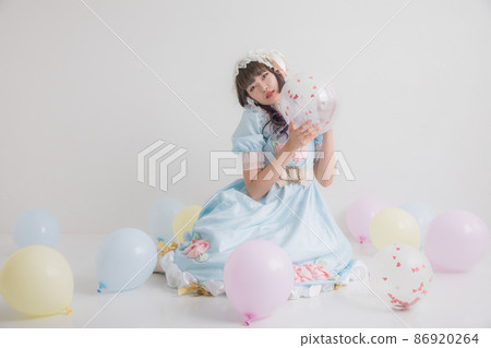 A woman sitting in a balloon Cosplay 86920264