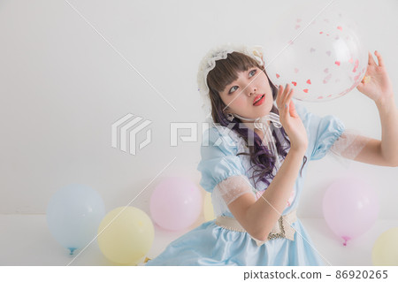 A woman looking into the balloon Cosplay A woman looking into the balloon Cosplay 86920265