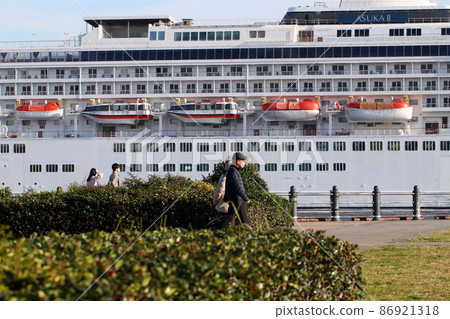 A photograph of the male figure of the large passenger ship "Asuka" moored at the Osanbashi International Passenger Ship Terminal in Yokohama Port over Minato Park A photograph of the male figure of the large passenger ship "Asuka" moored at the Osanbashi International Passenger Ship Terminal in Yokohama Port over Minato Park 86921318