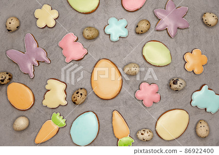 Easter decoration on the grey background. Biscuits and quail eggs. 86922400