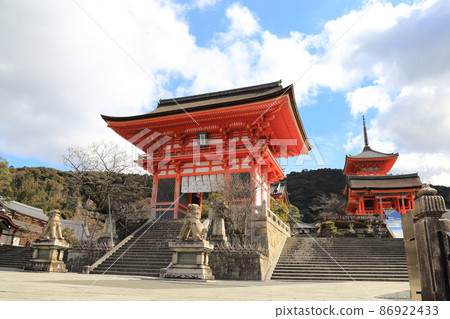 Kiyomizu Temple (Niomon, Nishimon, Mie Tower) [Higashiyama Ward, Kyoto City] 86922433