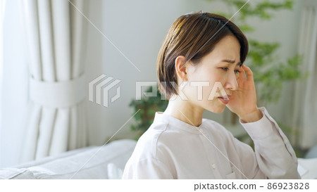頭痛 / 感冒 / 健康 / 保健 / 抑鬱症 / 中年女性 頭痛 / 感冒 / 健康 / 保健 / 抑鬱症 / 中年女性 86923828
