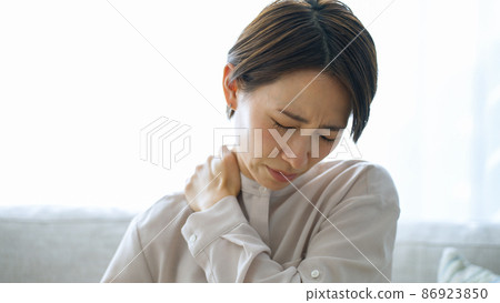 肩膀僵硬,疲勞,壓力,健康,保健,中年婦女 肩膀僵硬,疲勞,壓力,健康,保健,中年婦女 86923850