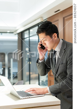 Young businessman working in the office Photo cooperation: WEEK Shibadaimon (Sun Frontier Fudousan) Young businessman working in the office Photo cooperation: WEEK Shibadaimon (Sun Frontier Fudousan) 86924837