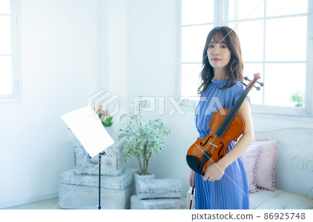 小提琴女 小提琴女 86925748
