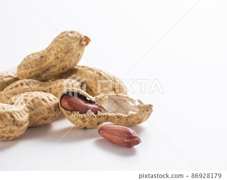 Peanut with shell 86928179