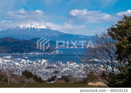 Shimizu townscape, Suruga Bay and Mt. Fuji seen from Nihondaira Shimizu townscape, Suruga Bay and Mt. Fuji seen from Nihondaira 86928226