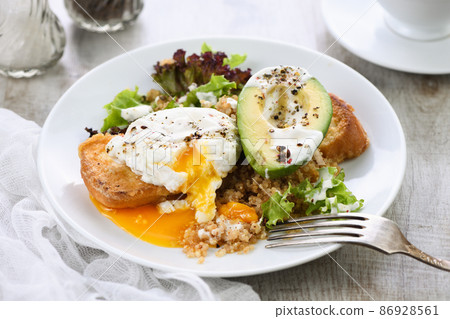 A healthy and balanced breakfast plate. 86928561