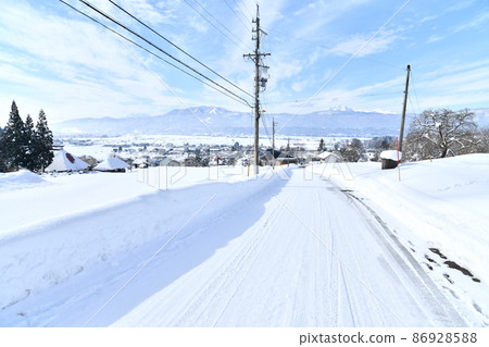 View toward Mt. Madarao from Mizuho district of Iiyama city (Iiyama city, Nagano prefecture) [2022.1] 86928588