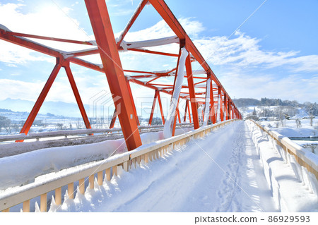 Komakibashi / Chikuma River overlooking the direction of Nakano City (Nakano City, Nagano Prefecture) [2022.1] 86929593