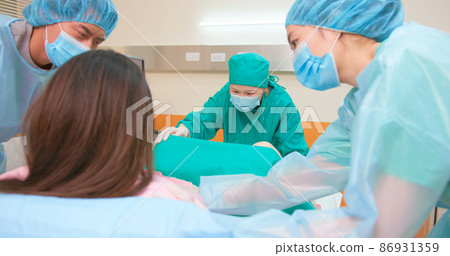 female doctor in delivery room 86931359