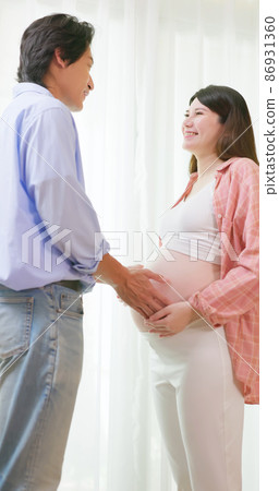 asian pregnant couple feel love asian pregnant couple feel love 86931360