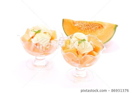 Melon dessert red meat Lennon variety glass fruit bright background 86931376