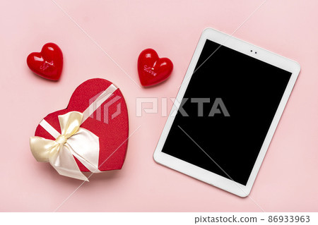 tablet for chooses gifts, makes purchase, envelope, box, two red hearts on pink table Top view Flat lay Holiday shopping list, Happy Valentine's day, party, online shop concept Mock up tablet for chooses gifts, makes purchase, envelope, box, two red hearts on pink table Top view Flat lay Holiday shopping list, Happy Valentine's day, party, online shop concept Mock up 86933963