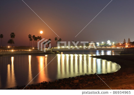 Night beach 86934965