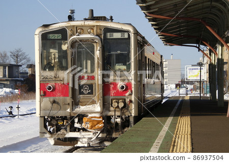Kiha 54 on the Winter Hanasaki Line (Nemuro Station) 86937504