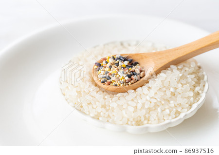 Millet porridge and white rice Millet porridge and white rice 86937516