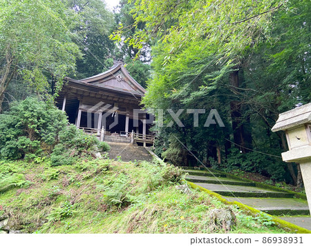Kinpu Shrine in Yoshino, Oku Senbon 86938931