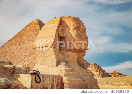 Ancient sphinx and pyramids, symbol of Egypt Ancient sphinx and pyramids, symbol of Egypt 86939839