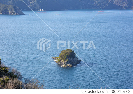 Kifune Island in Tsukumi Bay Kifune Island in Tsukumi Bay 86941680