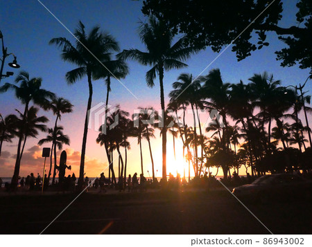 Beautiful sunset in hawaii Beautiful sunset in hawaii 86943002