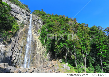 [Wakayama Prefecture] Nachi Falls under clear skies (Hiro Shrine, Kumano Nachi Taisha Shrine) 86943225
