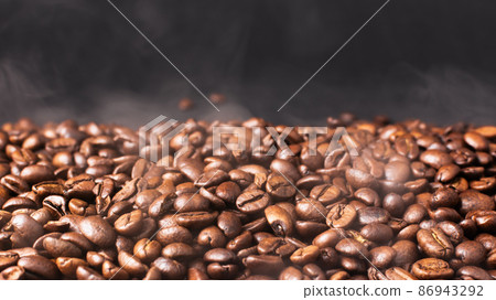 Roasting coffee beans. Steaming coffee beans. Roasting coffee beans. Steaming coffee beans. 86943292