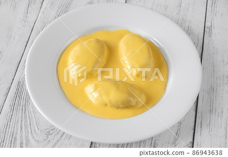 Quenelle with Hollandaise sauce 86943638