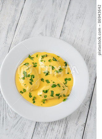 Quenelle with Hollandaise sauce 86943642