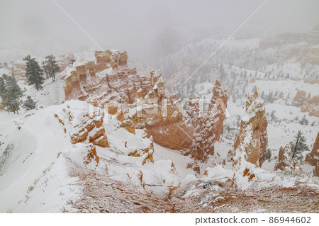 Superb view of Sunset Point of Bryce Canyon National Park Superb view of Sunset Point of Bryce Canyon National Park 86944602