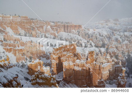 Superb view of Sunset Point of Bryce Canyon National Park 86944608