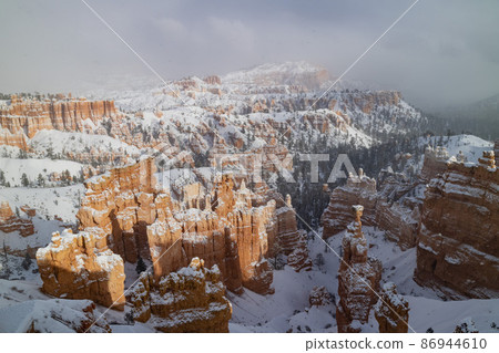 Superb view of Sunset Point of Bryce Canyon National Park 86944610