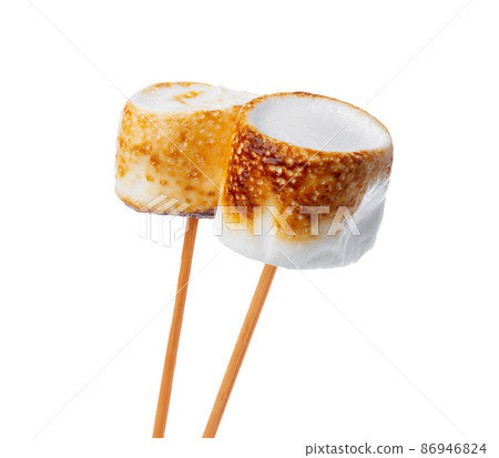 Grilled marshmallows on sticks isolated on white 86946824