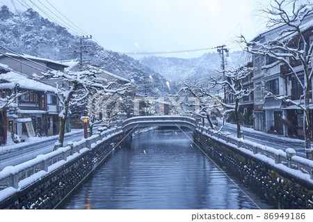 城崎溫泉的初冬早晨 86949186