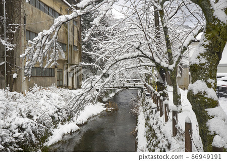 Early winter morning at Kinosaki Onsen 86949191