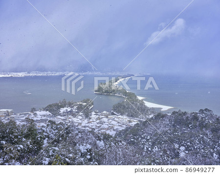 Amanohashidate with snow scene 86949277