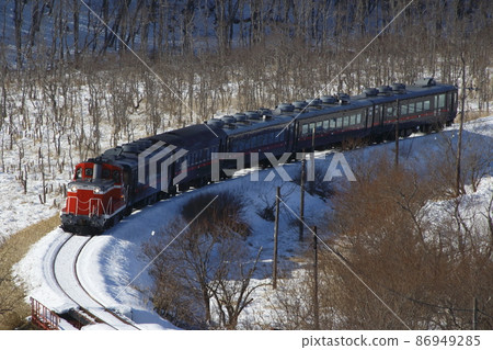 Semmo Main Line：SL Fuyu no Shitsugen（因SL故障導致的柴油機車牽引） 86949285